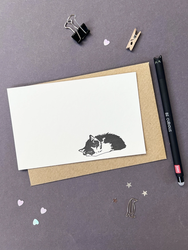Flat correspondence cards illustrated with a sleeping cat