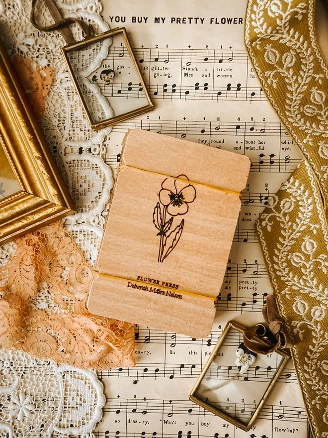 Pansy Design - Handmade Pocket Flower Press