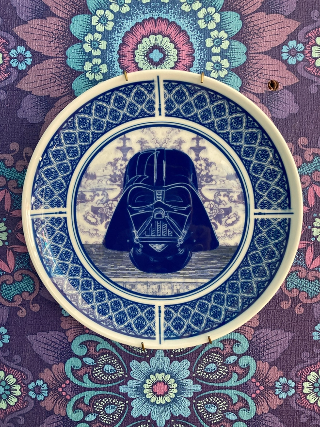 Blue and white Delft style plate featuring the head of Darth Vader in the centre