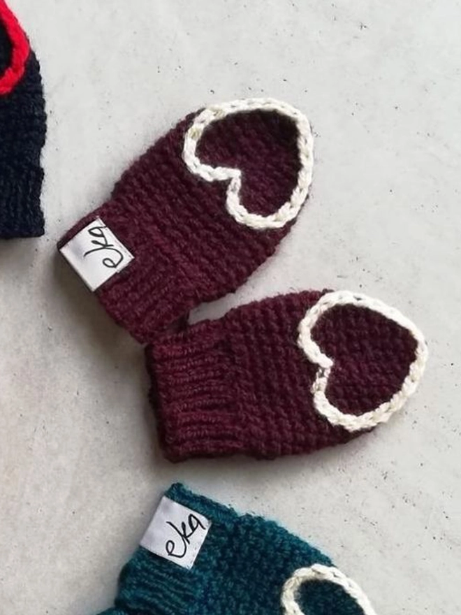 EKA Baby Heart Tipped Mittens Burgundy with Cream