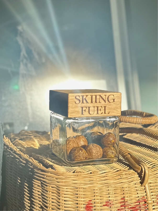 Skiing fuel jar