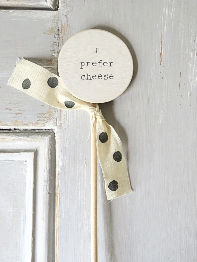wooden circle shaped cake topper with hand painted message and custom ribbon