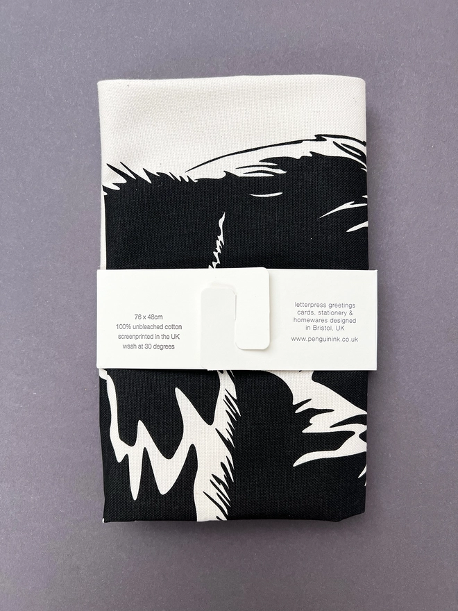 Folded tea towel with paper belly band