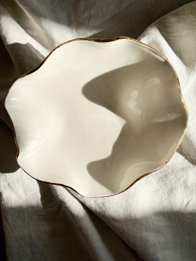porcelain pedestal bowl