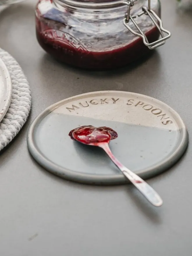 Ceramic Mucky Spoons Rest