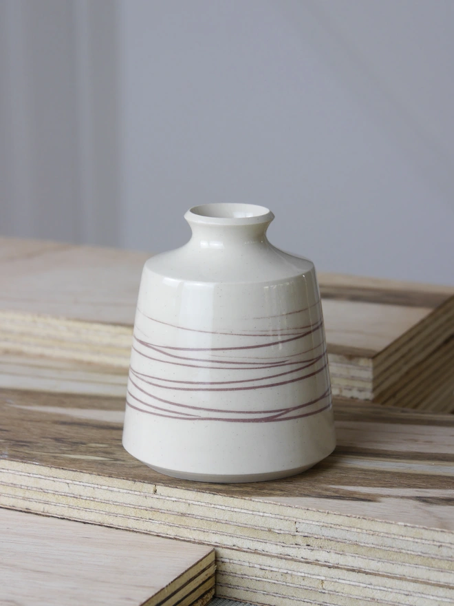 Ceramic Reed Diffuser with damson line detail