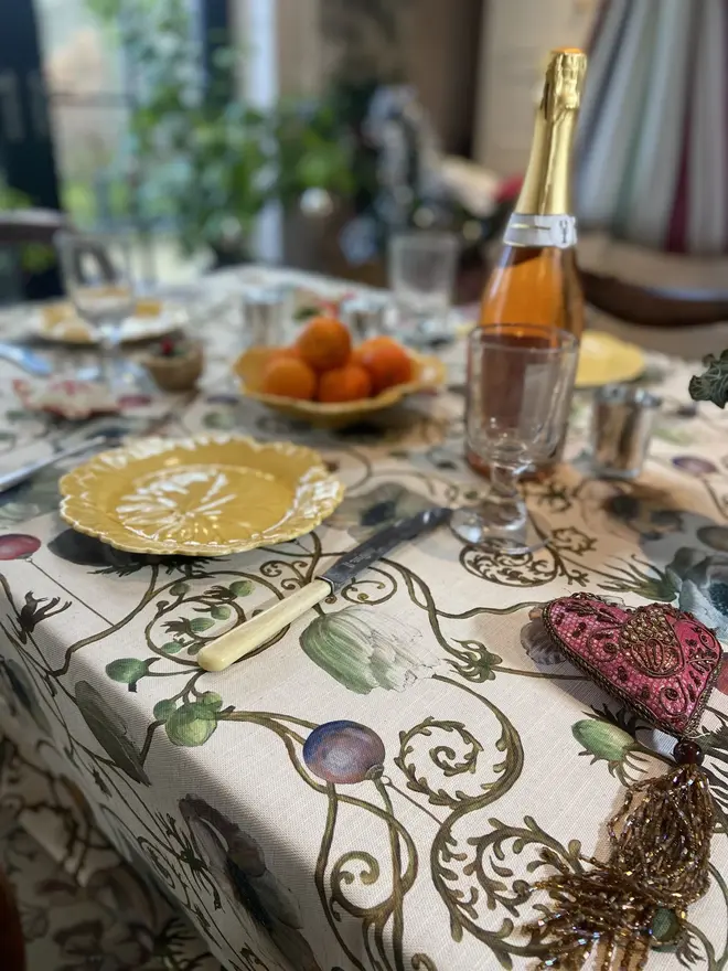 christmas robin tablecloth. a tablecloth with illustrated robins and baubles on a table.