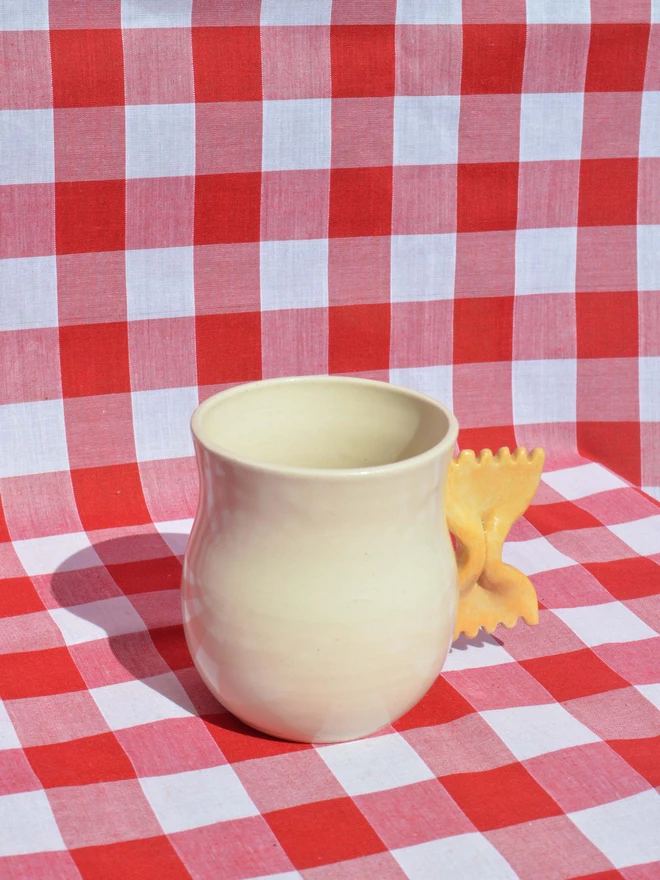 Farfalle pasta mug - hourglass