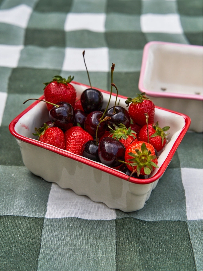 Ceramic berry punnet