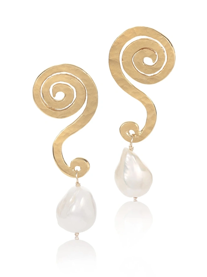 Twirl Pearl Earrings