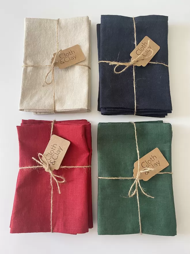 Sets of four napkins in festive colours