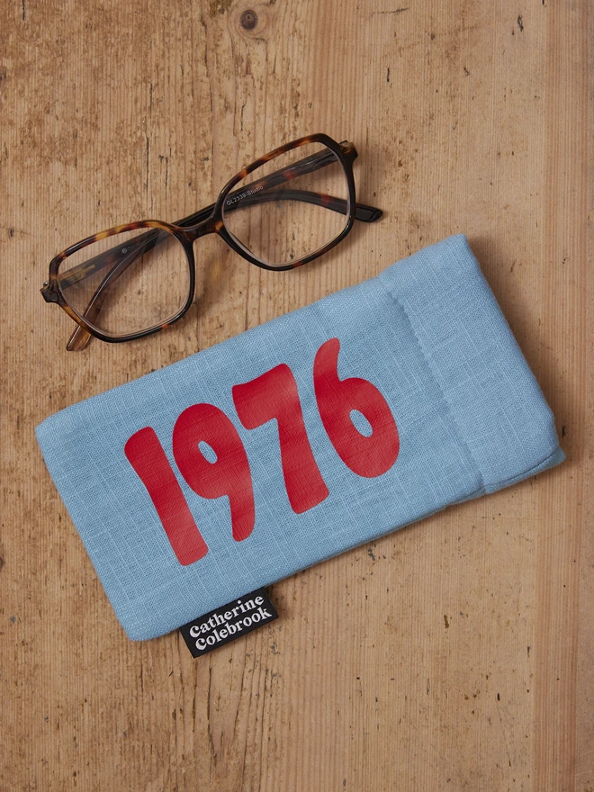 Azure blue with red personalised year glasses case 