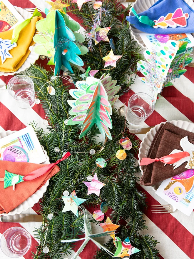 Make your own mini Christmas tree to decorate the table
