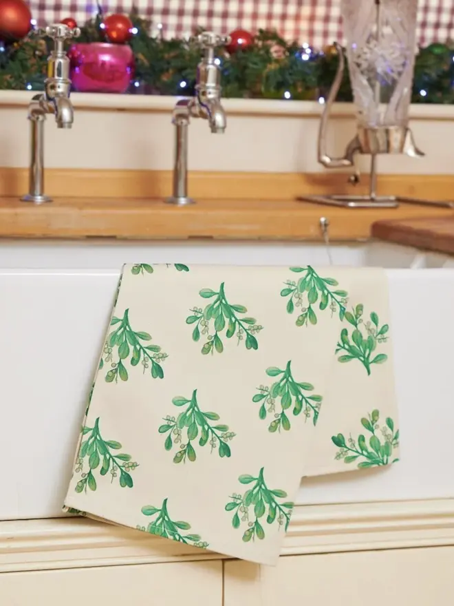 Christmas Tea Towel  - Mistletoe 