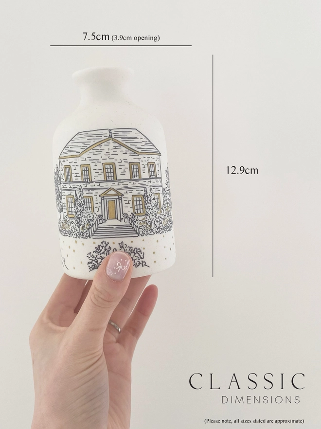 Dimensions of a ceramic vase featuring a black line illustration of a wedding venue