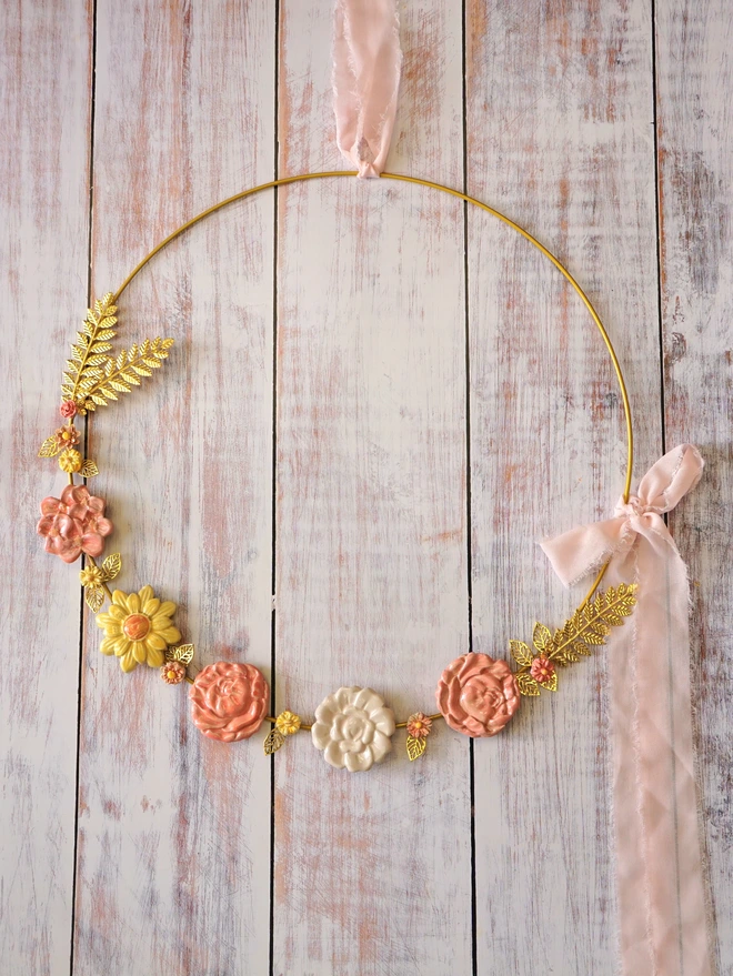 flower wreath, ceramic flower wreath, Flower decoration, flower wall hanging, Jenny Hopps Pottery, decorative wreath