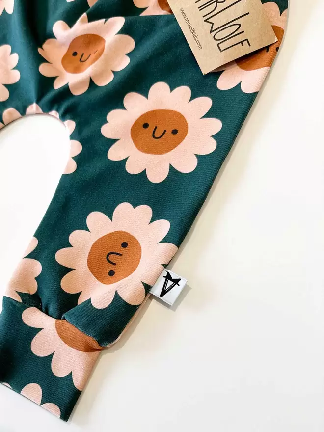 soft cotton baby leggings in happy daisy print