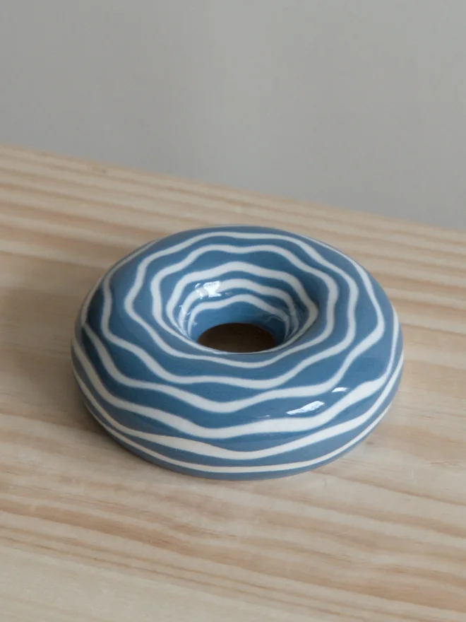 Avocado Planter Blue & White Wavy Circles
