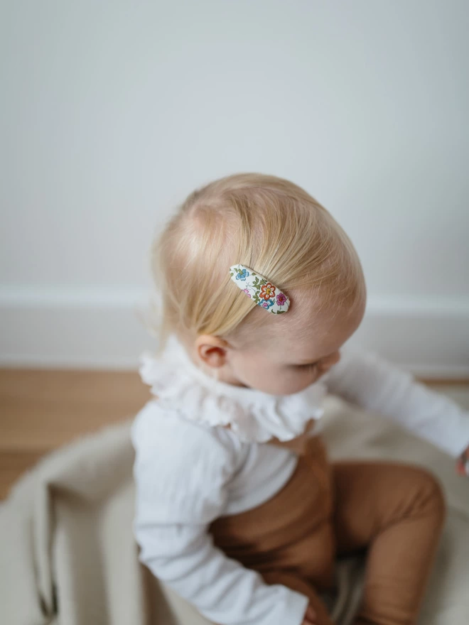 close up of toddler Toddler blonde hair with set of three hair clips