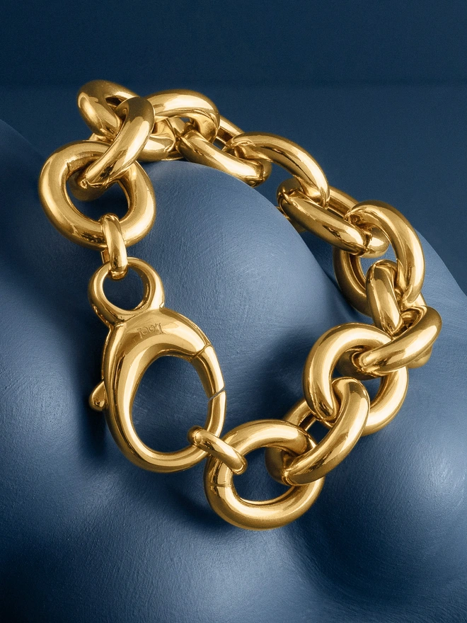 LOEL - Gold Super Sized Chain Bracelet