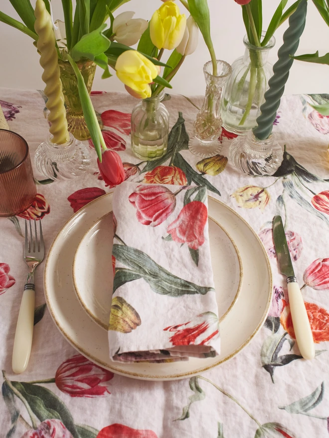 TABLECLOTH WITH TULIPS