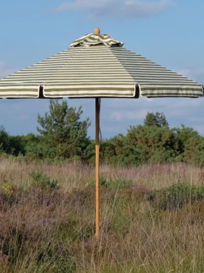 Striped Parasol. Parasol in mousse.
