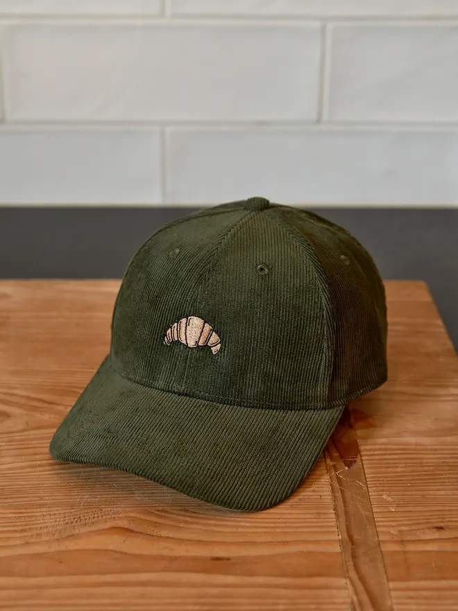 Croissant corduroy cap