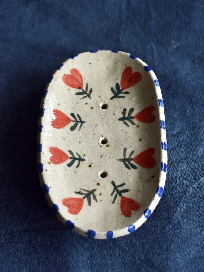 Cermaic soap dish with hearts 