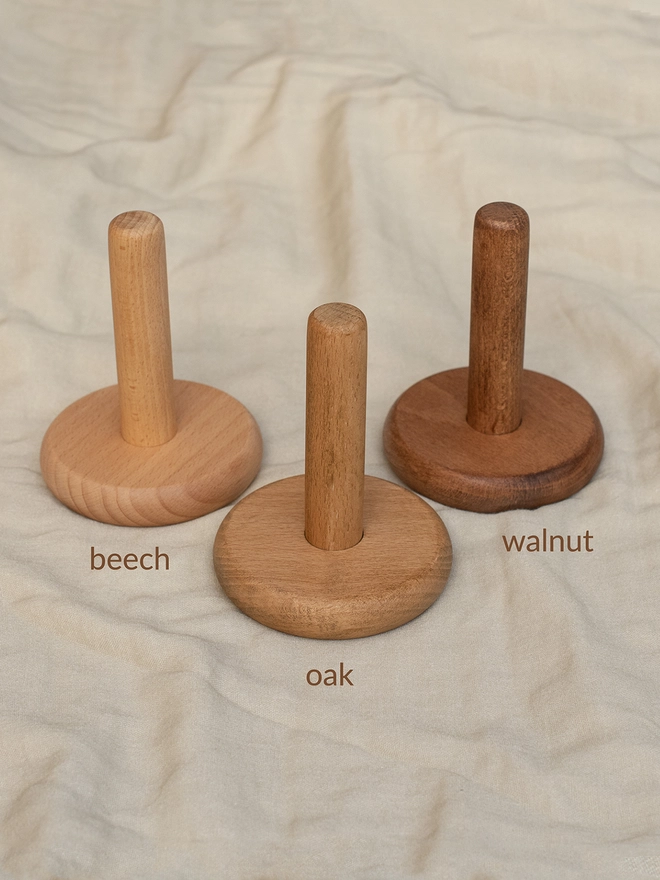 Wooden base colours in beech, oak and walnut.