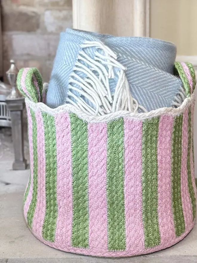 Kiwi XL Basket - lifestyle shot