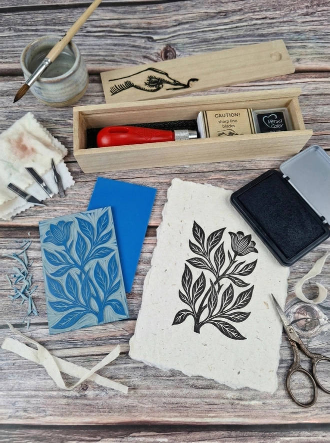 Lino carving and printing kit in wooden box with 3 pack blue lino lifestyle image