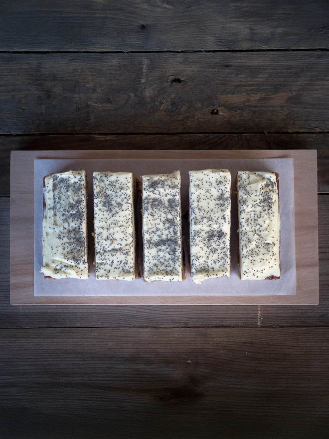 5 slices of ginger cake