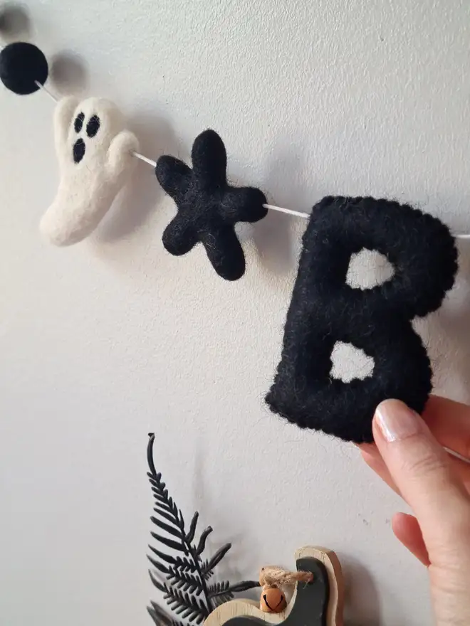 'Boo' Felt Halloween Garland