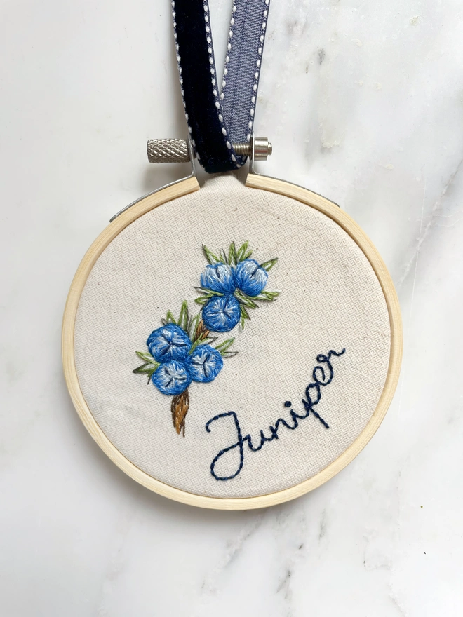 Memorial keepsake with juniper berries and the name ‘Juniper’ 