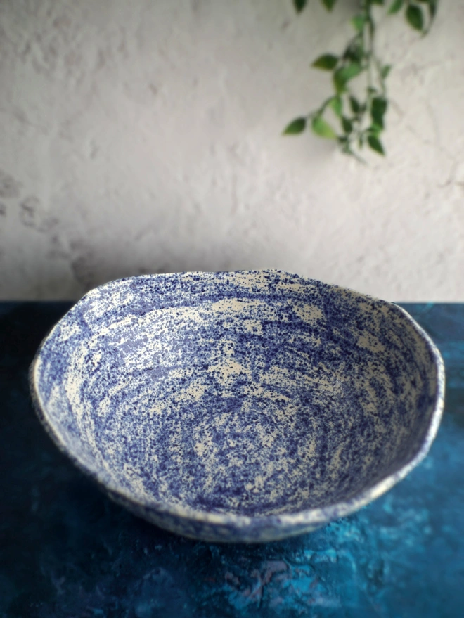 serving bowl, large serving bowl, centrepiece bowl, fruit bowl,  Jenny Hopps Pottery, splatterware, splatter bowl, 