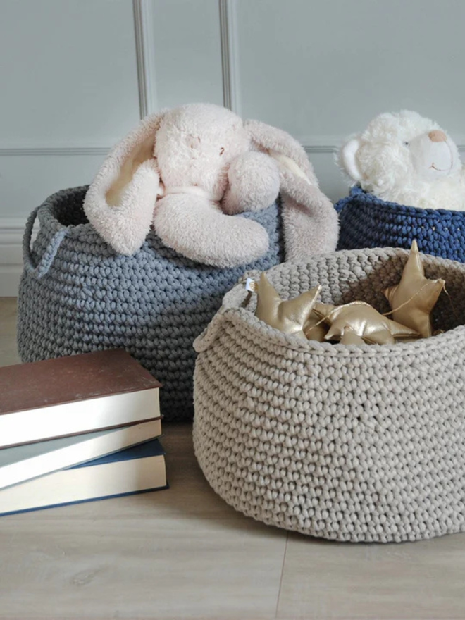 Zuri House. L dark grey basket.