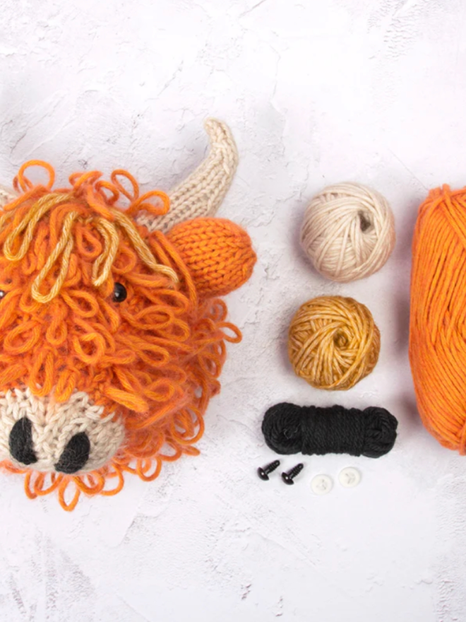 Mini Highland Cow Head Knit Kit. A highland cow head with wool.