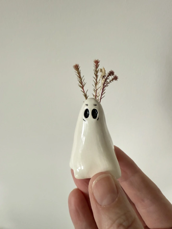 Ceramic Ghost Vase (Club Holly & Co)