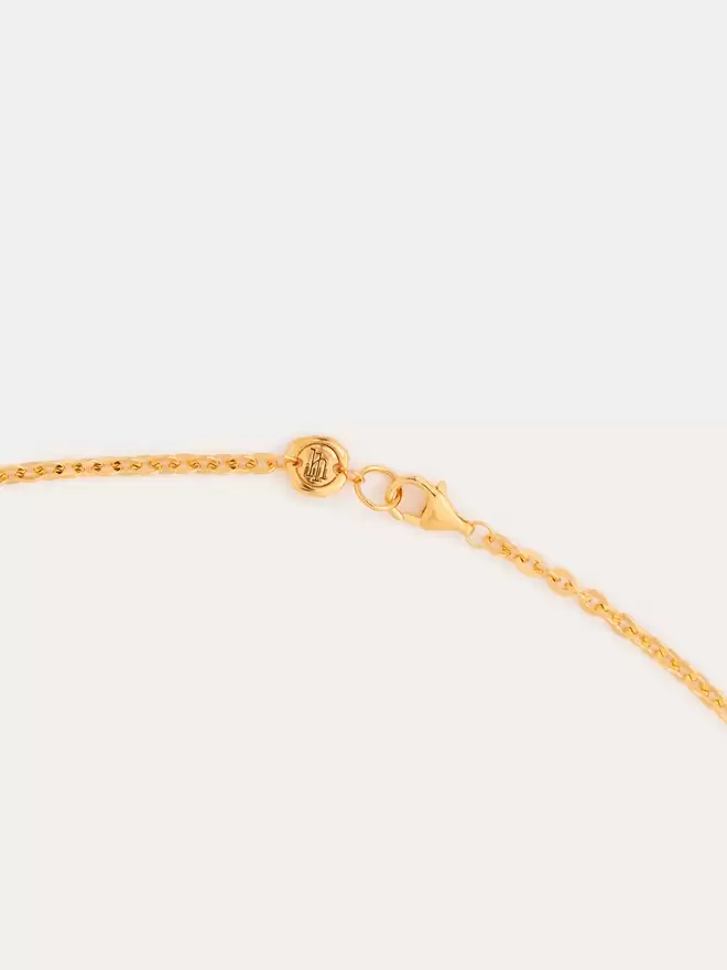 lobster clasp detailing of a gold cable chain necklace