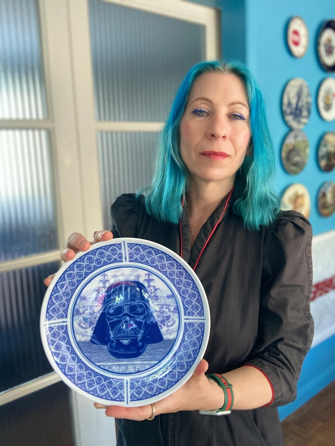 Blue and white Delft style plate featuring the head of Darth Vader in the centre