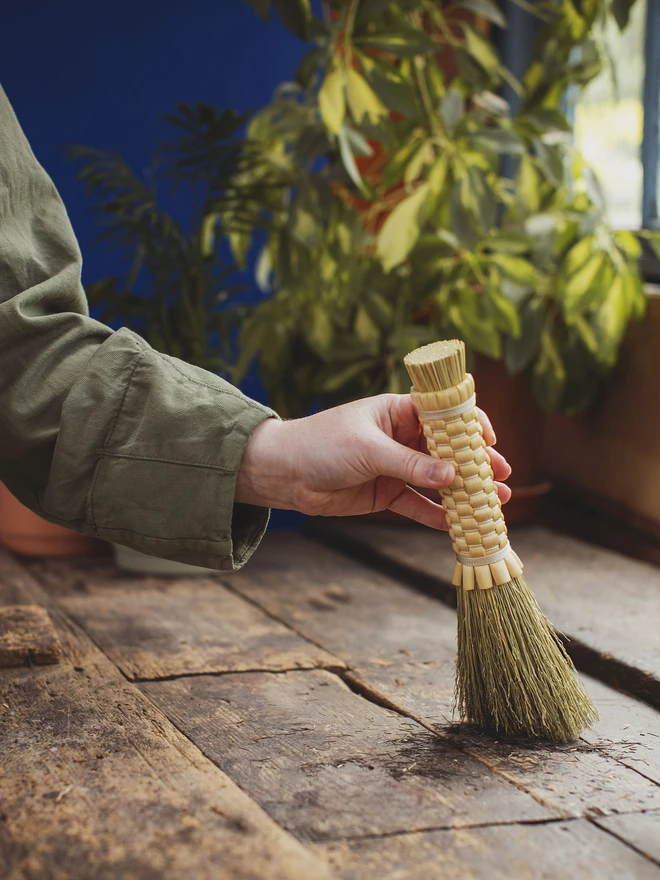 Woven broomcorn brush