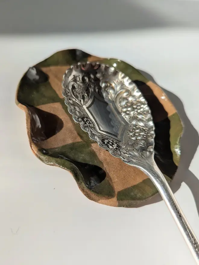 Check Wavy Spoon Rest