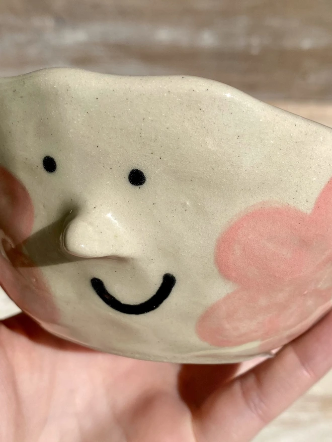pink daisy ceramic pot - close up