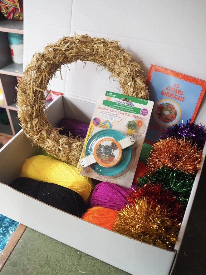 XL Tinsel Pom Pom Wreath Kit 