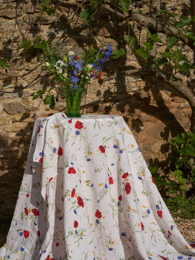 Table linen printed with summer florals