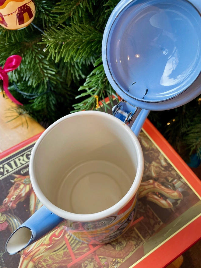 Inside of coffee pot shows excellent condition