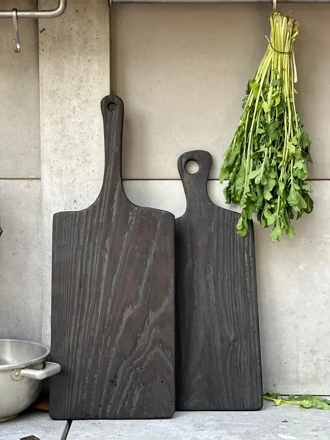Long Yakisugi board with mini pizza