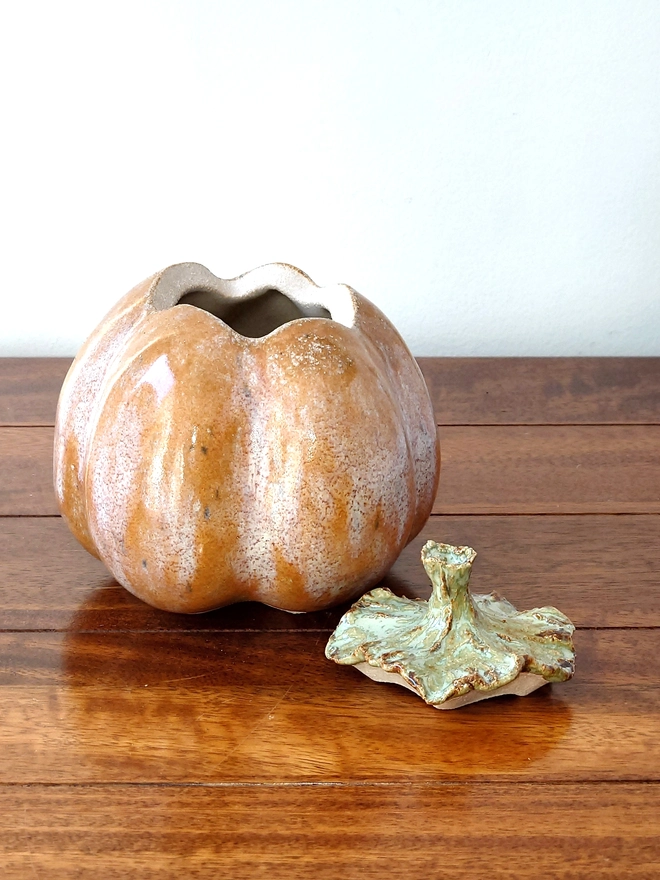 Stoneware ceramic lidded pumpkin pot