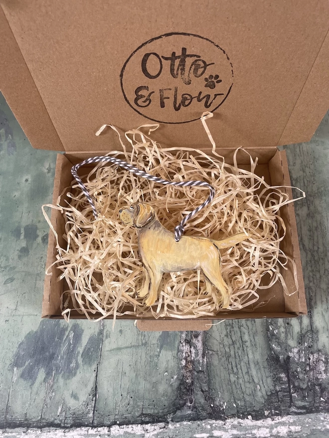 A golden labrador memorial decoration places into a packing box