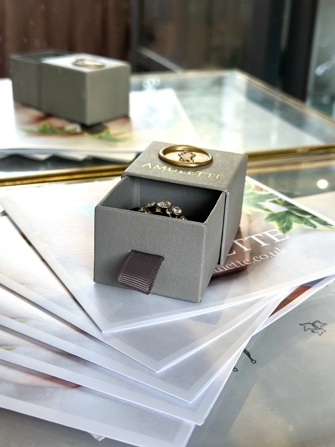 wax seal box Amulette Jewellery 